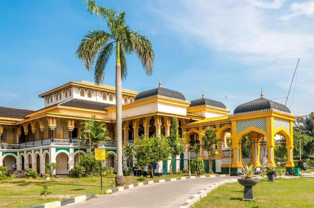 Oyo 447 Hutasimo Residence Medan Exterior foto
